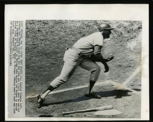 LOU JOHNSON Hit By A Pitch 1965 Los Angeles Dodgers Vintage News Wire Photo