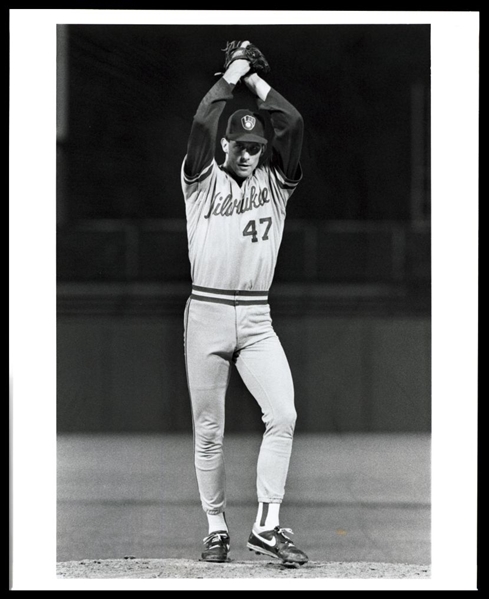 1989 Milwaukee Brewers BILL KRUEGER Pitching Original Photo Type 1