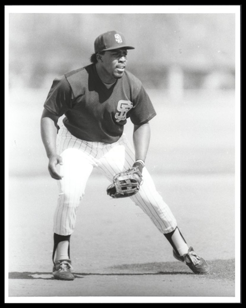 1987 San Diego Padres KEVIN MITCHELL Fielding Original Photo Type 1