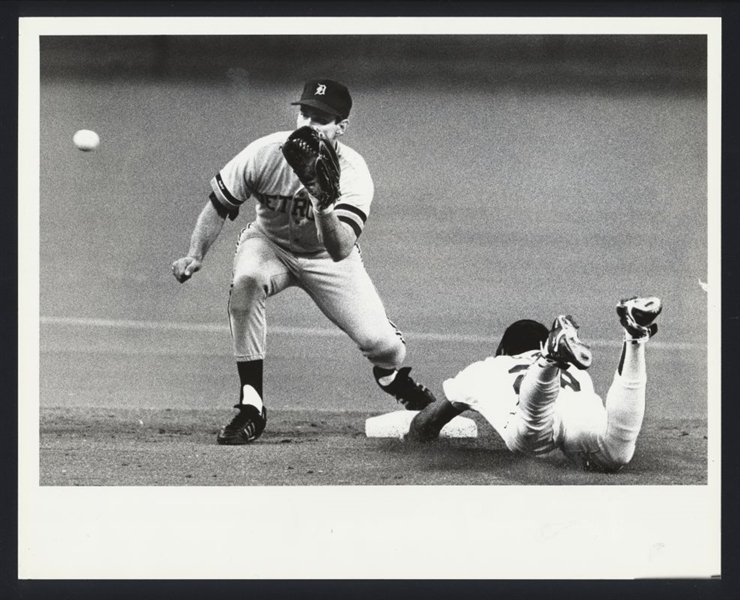 1990 Seattle Mariners HENRY COTTO Steals Second Base Original Photo Type 1