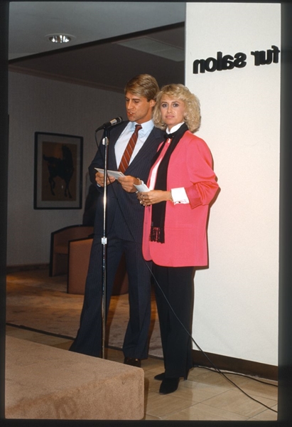 1985 SUSAN GEORGE & SIMON MACCORKINDALE Original 35mm Slide Transparency