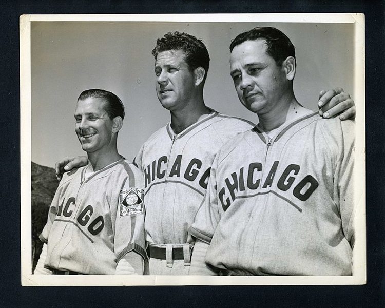 1939 Chicago Cubs DICK BARTELL, HANK LEIBER & GUS MANCUSO Original Photo Type 1