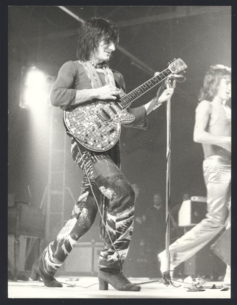 1973 THE ROLLING STONES Ron Wood On Stage Original Photo LEGENDARY ROCK BAND hdp