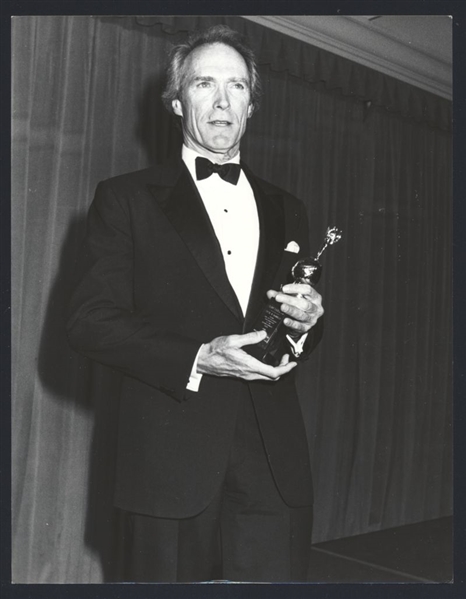 1988 CLINT EASTWOOD w/ Golden Globe Award Photo LEGENDARY ACTOR & DIRECTOR hdp
