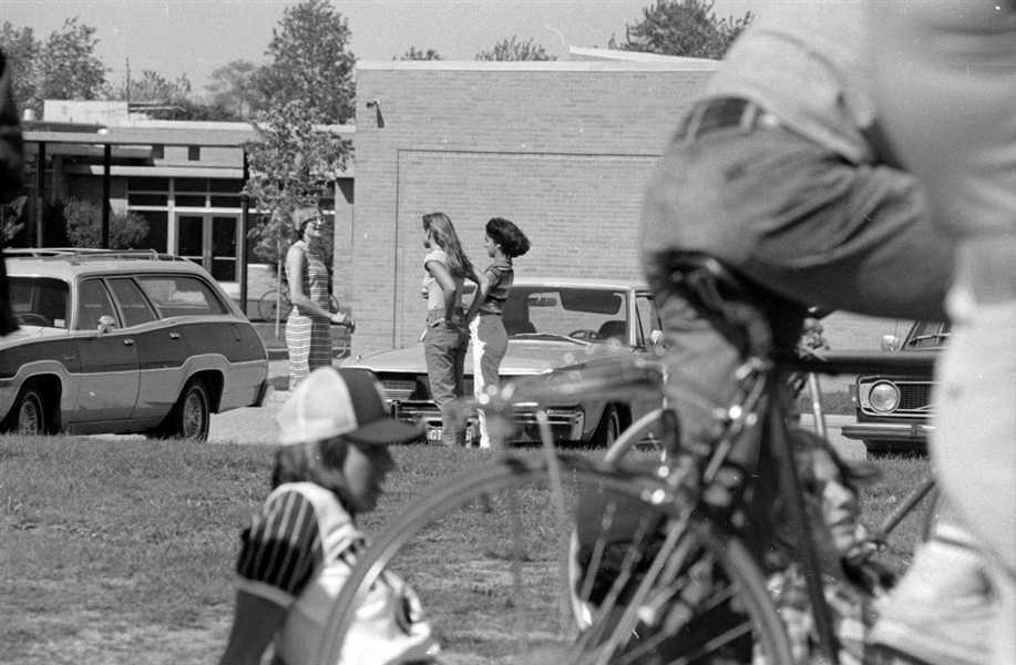 Lot of (6) 1970s HIPPIE MUSIC FANS Original 35mm Photo Negatives bn