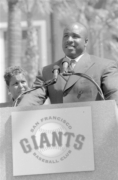 Lot of (6) SF Giants BARRY BONDS & BOBBY BONDS Willie Mays Statue 35mm Negatives