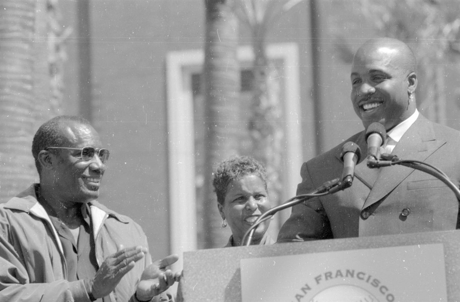 Lot of (6) SF Giants BARRY BONDS & BOBBY BONDS Willie Mays Statue 35mm Negatives