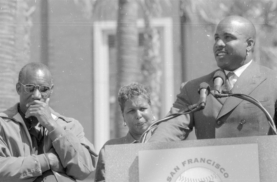 Lot of (6) SF Giants BARRY BONDS & BOBBY BONDS Willie Mays Statue 35mm Negatives