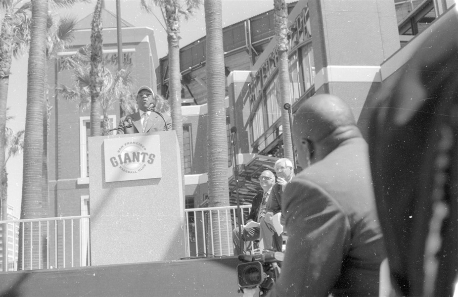 Lot (6) 2000 BILL COSBY & WILLIE MAYS Statue Dedication Original 35mm Negatives