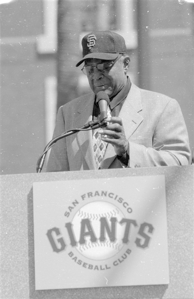 Lot of (6) 2000 Giants WILLIE MAYS Statue Dedication Original 35mm Negatives bn