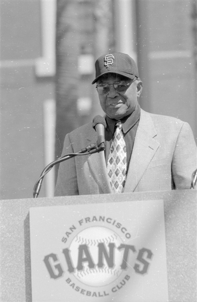 Lot of (6) 2000 Giants WILLIE MAYS Statue Dedication Original 35mm Negatives bn