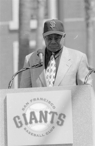 Lot of (6) 2000 Giants WILLIE MAYS Statue Dedication Original 35mm Negatives bn