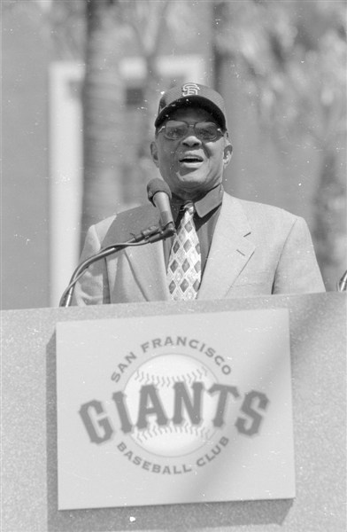 Lot of (6) 2000 Giants WILLIE MAYS Statue Dedication Original 35mm Negatives bn