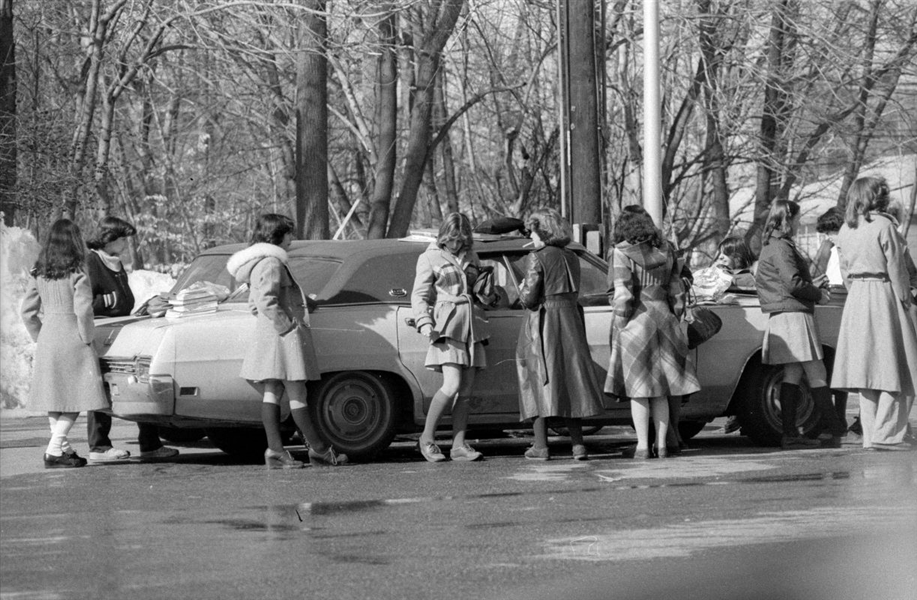 Lot (5) 1970s STUDENTS w/ PONTIAC TEMPEST LEMANS GTO Original 35mm Negatives bn