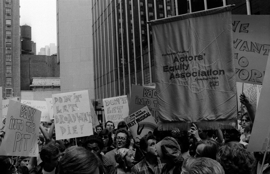 1975 BROADWAY MUSICIANS UNION STRIKE Original 35mm Photo Negative bn