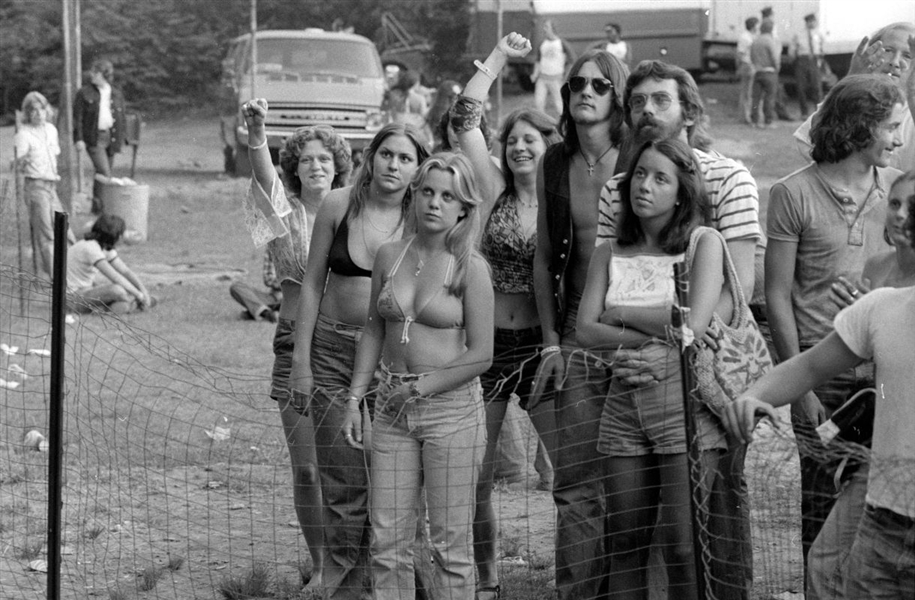 1970s BUSTY HIPPIES Original 35mm Photo Negative bn