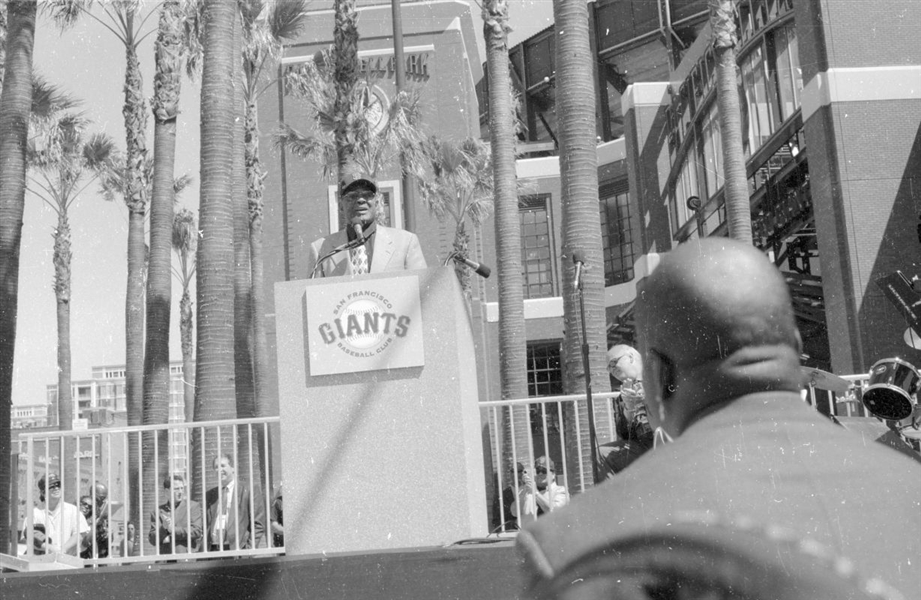 Lot of (4) 2000 Giants WILLIE MAYS Statue Dedication Original 35mm Negatives bn