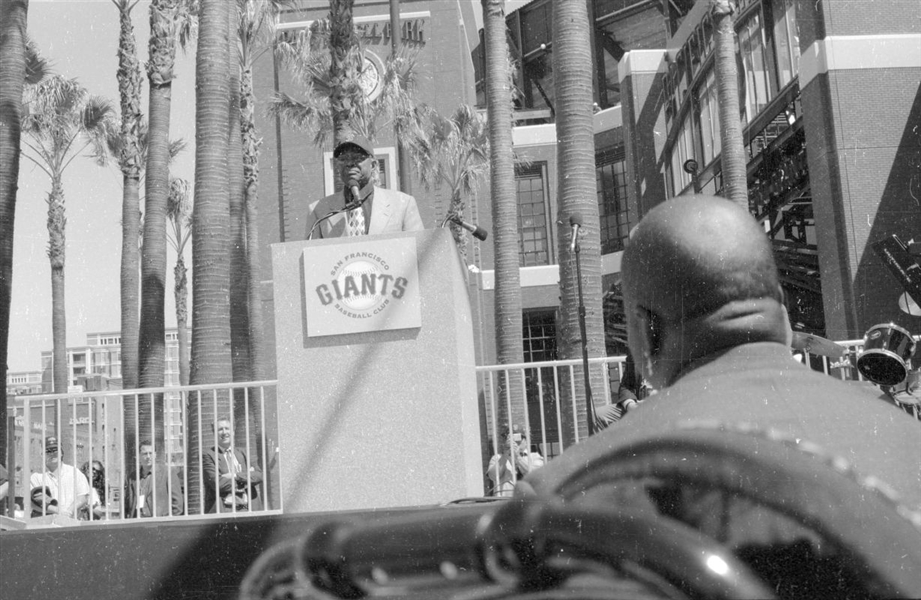 Lot of (4) 2000 Giants WILLIE MAYS Statue Dedication Original 35mm Negatives bn