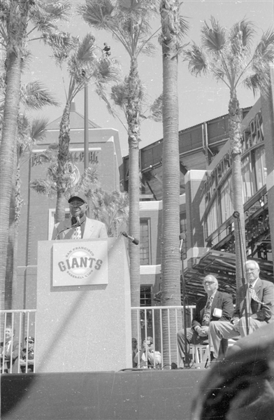 Lot of (4) 2000 Giants WILLIE MAYS Statue Dedication Original 35mm Negatives bn