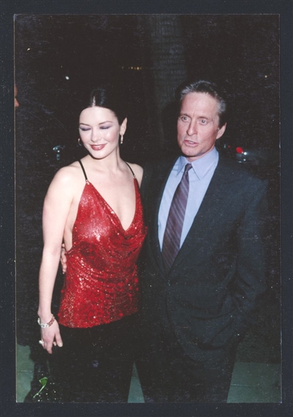 1990s CATHERINE ZETA-JONES & MICHAEL DOUGLAS Live Candid Original Photo nb