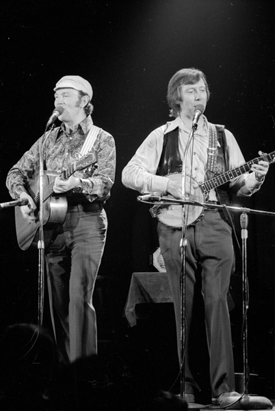 Strip of (6) 1970s LIAM CLANCY & TOMMY MAKEM Original 35mm Photo Negatives bn