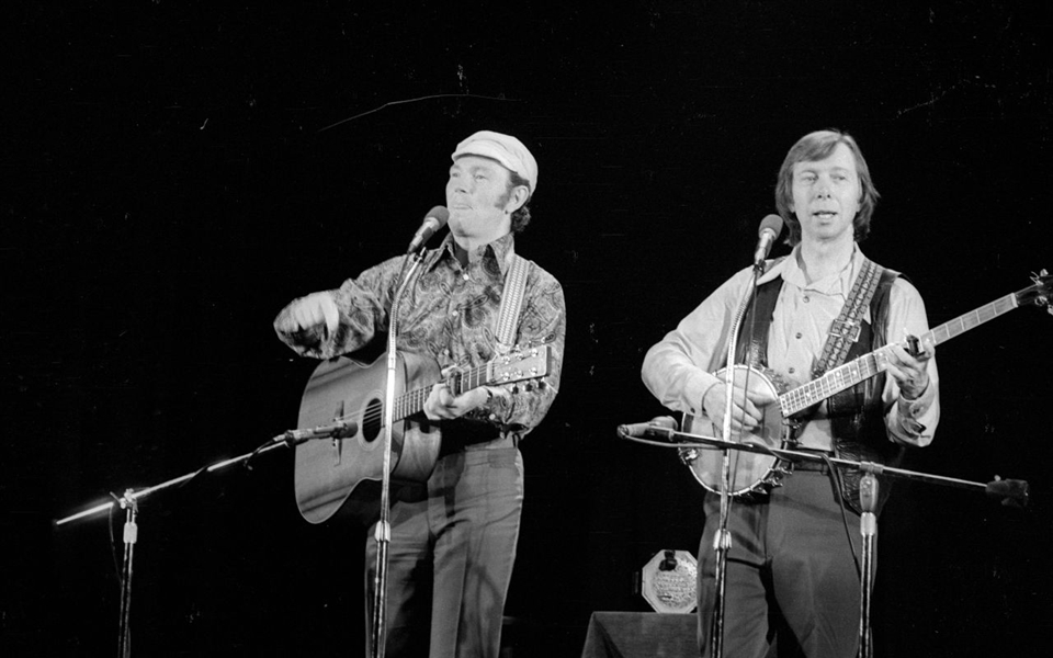Strip of (6) 1970s LIAM CLANCY & TOMMY MAKEM Original 35mm Photo Negatives bn