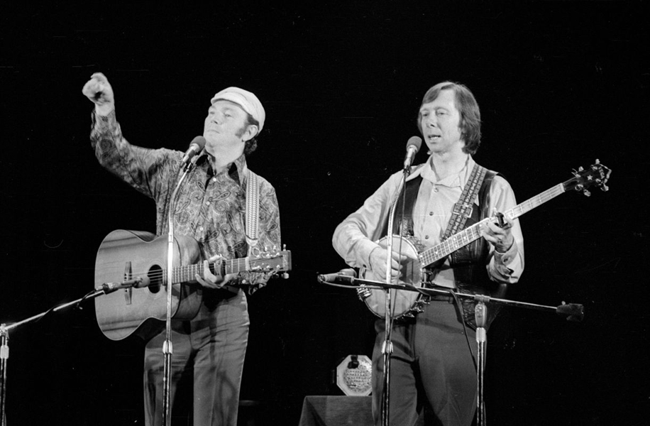 Strip of (6) 1970s LIAM CLANCY & TOMMY MAKEM Original 35mm Photo Negatives bn