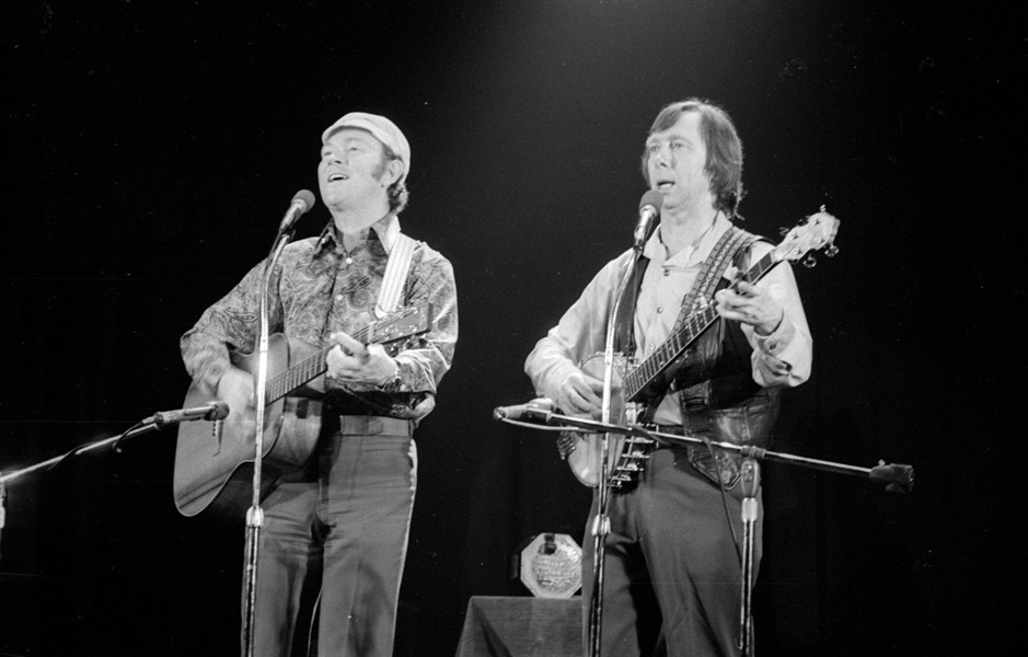 Strip of (6) 1970s LIAM CLANCY & TOMMY MAKEM Original 35mm Photo Negatives bn