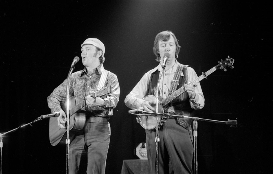 Strip of (6) 1970s LIAM CLANCY & TOMMY MAKEM Original 35mm Photo Negatives bn