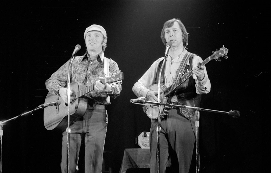 Strip of (6) 1970s LIAM CLANCY & TOMMY MAKEM Original 35mm Photo Negatives bn