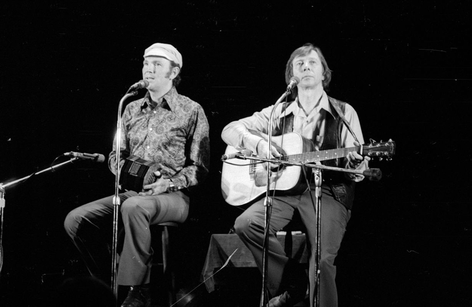 Strip of (6) 1970s LIAM CLANCY & TOMMY MAKEM Original 35mm Photo Negatives bn
