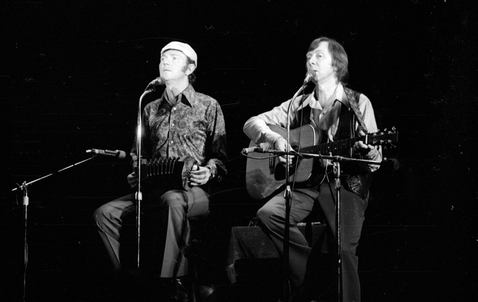 Strip of (6) 1970s LIAM CLANCY & TOMMY MAKEM Original 35mm Photo Negatives bn