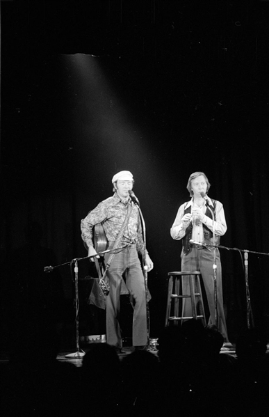 Strip of (6) 1970s LIAM CLANCY & TOMMY MAKEM Original 35mm Photo Negatives bn