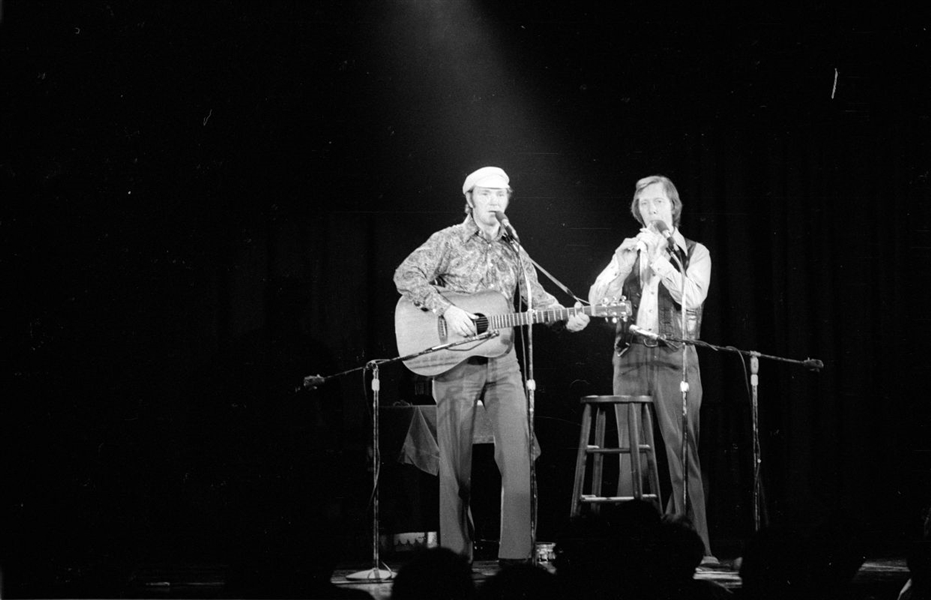 Strip of (6) 1970s LIAM CLANCY & TOMMY MAKEM Original 35mm Photo Negatives bn