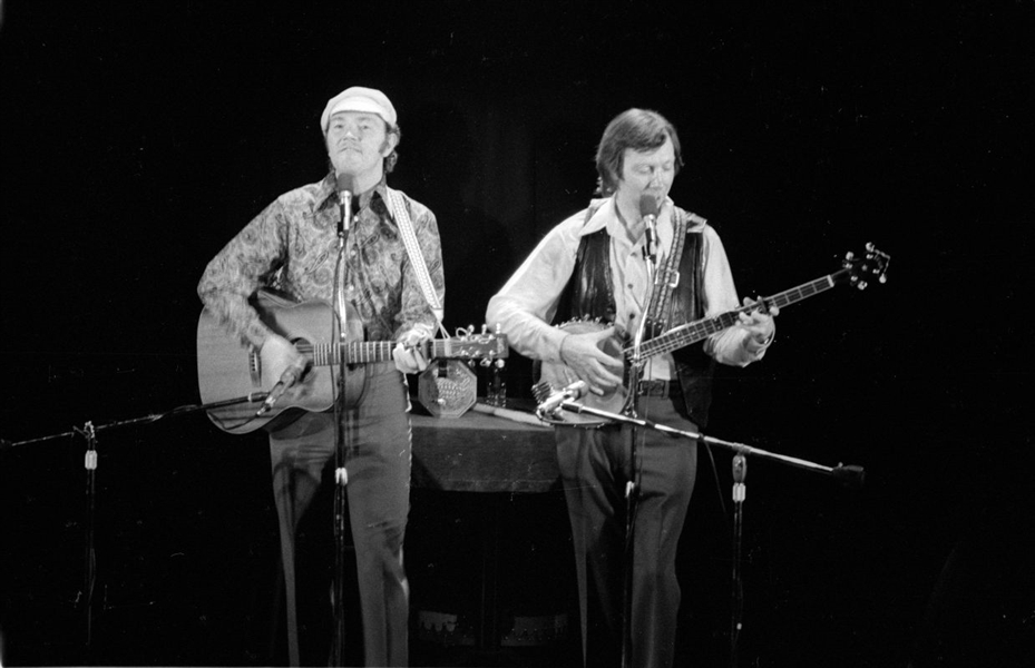 Strip of (6) 1970s LIAM CLANCY & TOMMY MAKEM Original 35mm Photo Negatives bn