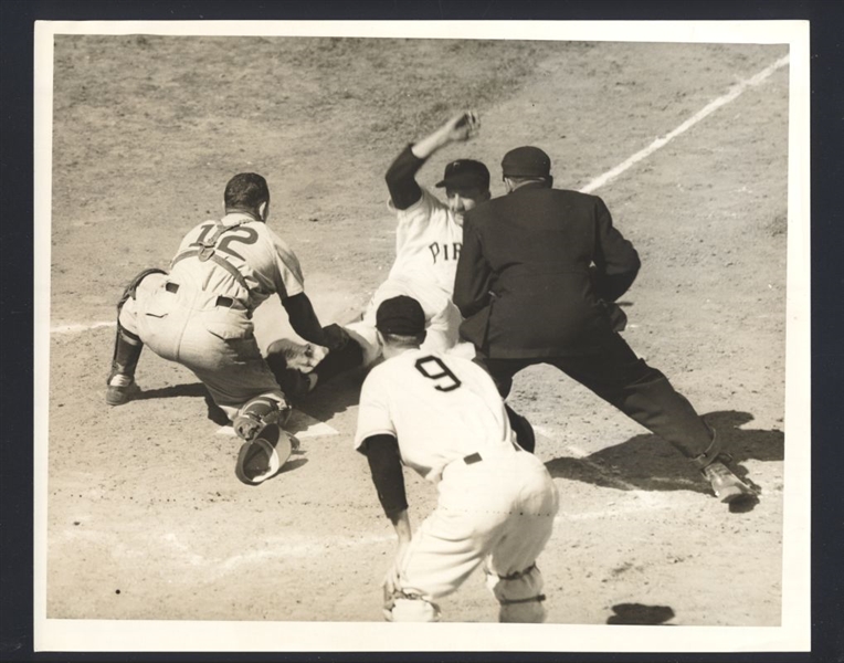 1950s Pirates ED FITZGERALD, UNIDENTIFIED SLIDER & MICKEY OWEN Original Photo