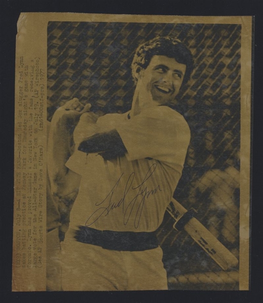 FRED LYNN 7-8-1977 Boston Red Sox SIGNED Photo 
