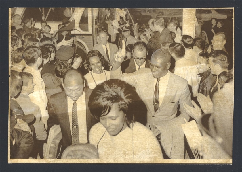 Lot of (2) 1967 Cardinals BOB GIBSON & WIFE World Series News Wire Photos