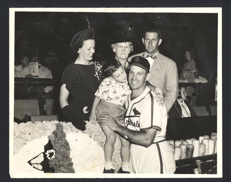 1946-48 Cardinals ENOS SLAUGHTER & FAMILY Slaughter Night Original News Photo