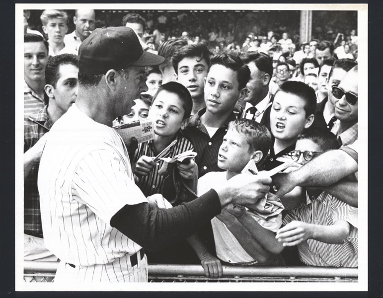 1960s New York Yankees JOE DiMAGGIO Signing Autographs Original Photo HOF