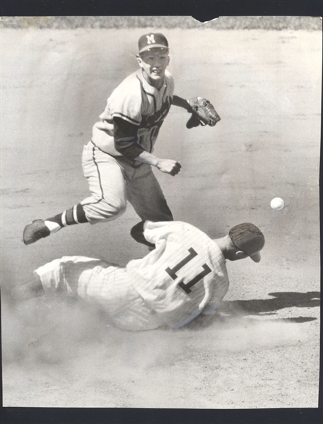 1959 Chicago Cubs CAL NEEMAN Sliding vs Braves Original News Photo