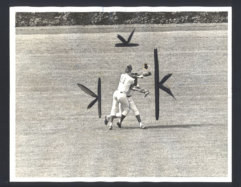 Lot of (4) 1966 Cubs DON KESSINGER & BYRON BROWNE Collision Original News Photos
